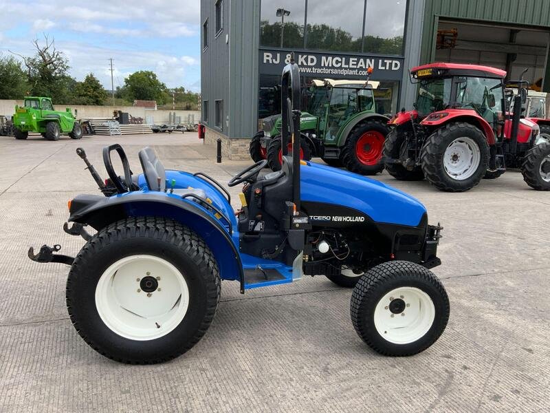 New Holland BOOMER 30 COMPACT TRACTOR